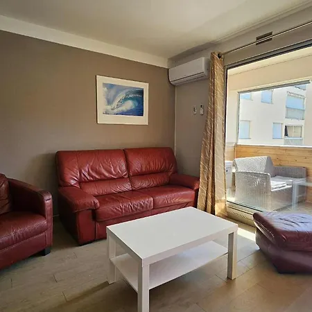 La Parenthese Hyeroise T3 Sur Le Port De Apartamento Hyères