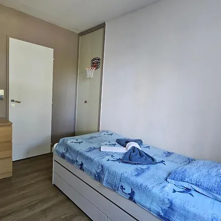 La Parenthese Hyeroise T3 Sur Le Port De Apartamento Hyères