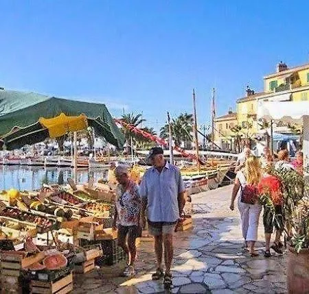 La Parenthese Hyeroise T3 Sur Le Port De *